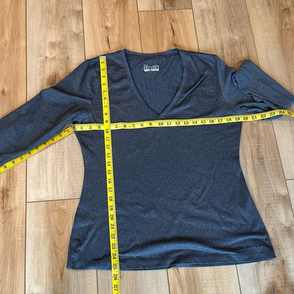 Under Armour Women's Heat Gear V-Neck Long Sleeve Fitted Gray Top XL - Picture 4 of 9